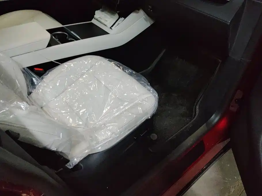 Tesla Model Y — миниатюра 8