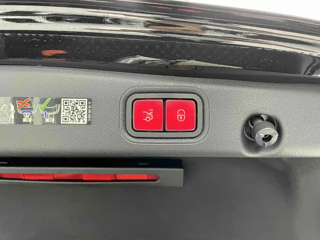 Mercedes-Benz E-Class — миниатюра 17