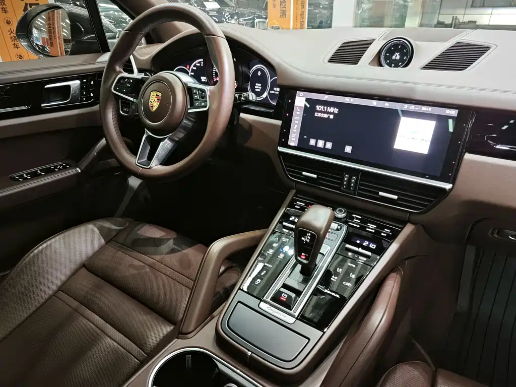 Porsche Cayenne — миниатюра 12
