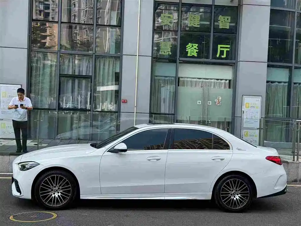 Mercedes-Benz C-Class — миниатюра 2