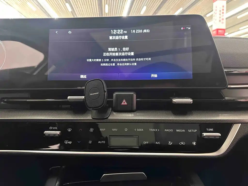 KIA LION PLATINUM EXPANDS THE WORLD