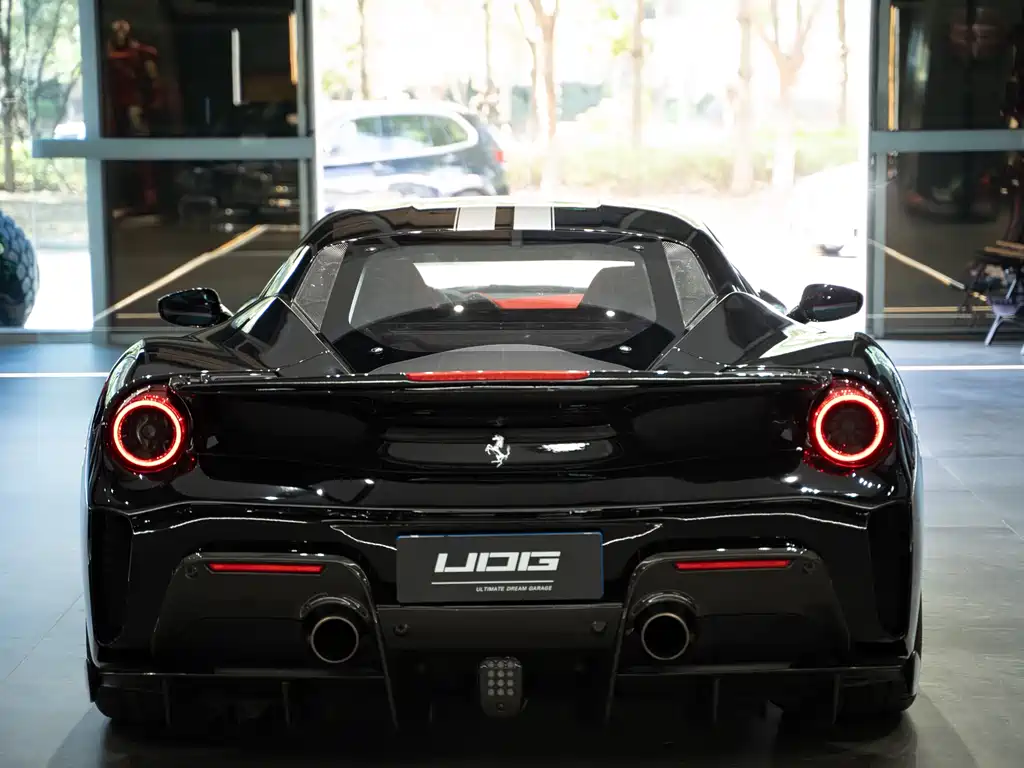 FERRARI 488