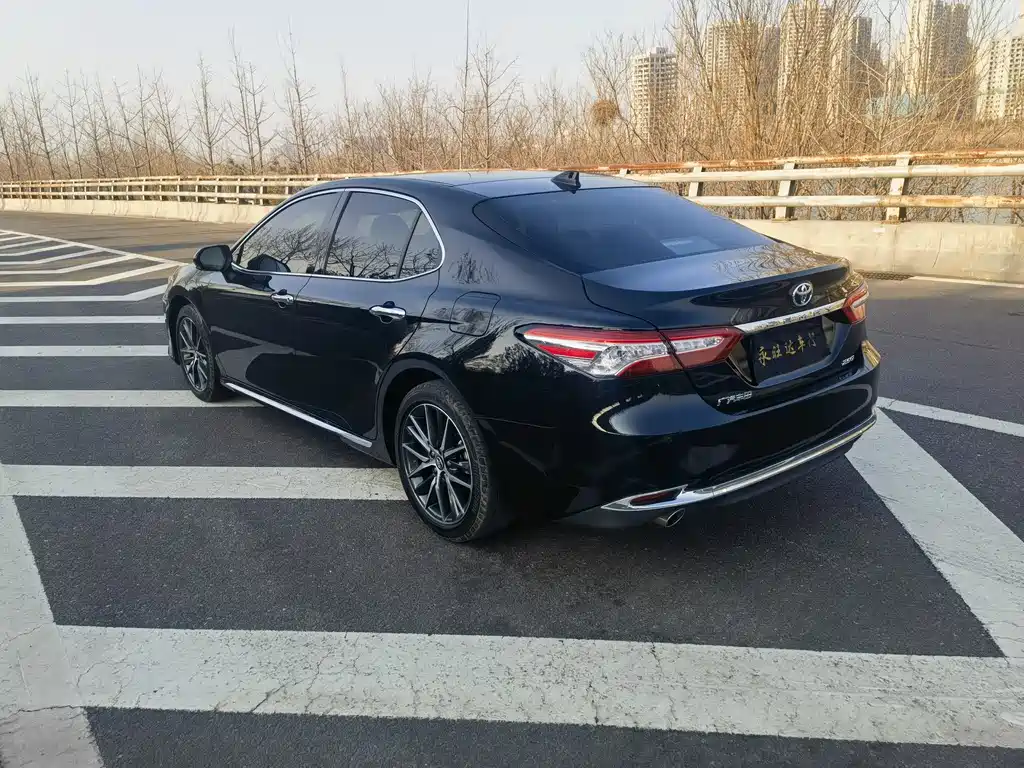 TOYOTA CAMRY