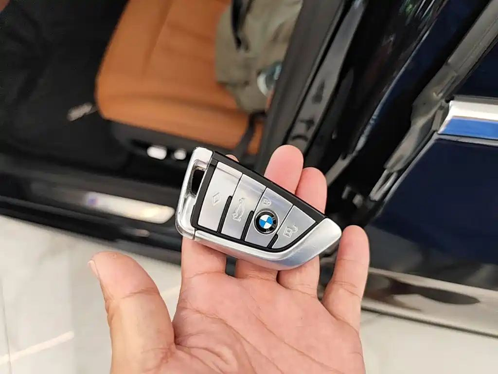 BMW 5 Series — миниатюра 9