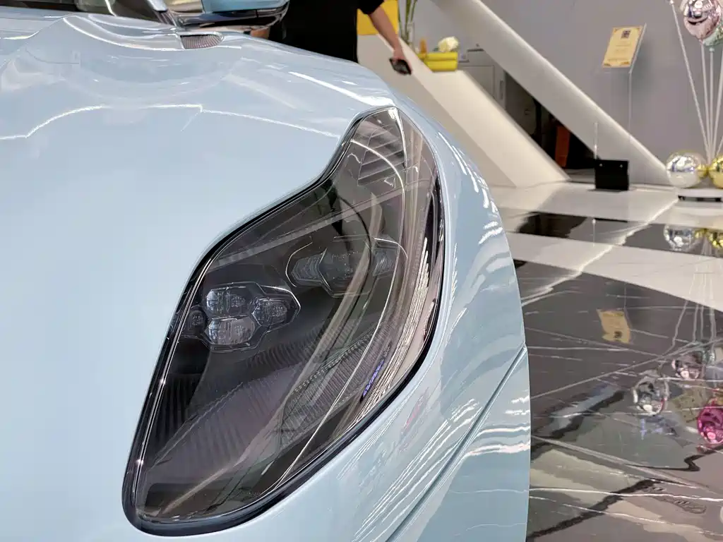 Aston Martin DB11 2019 4.0T V8 Coupe