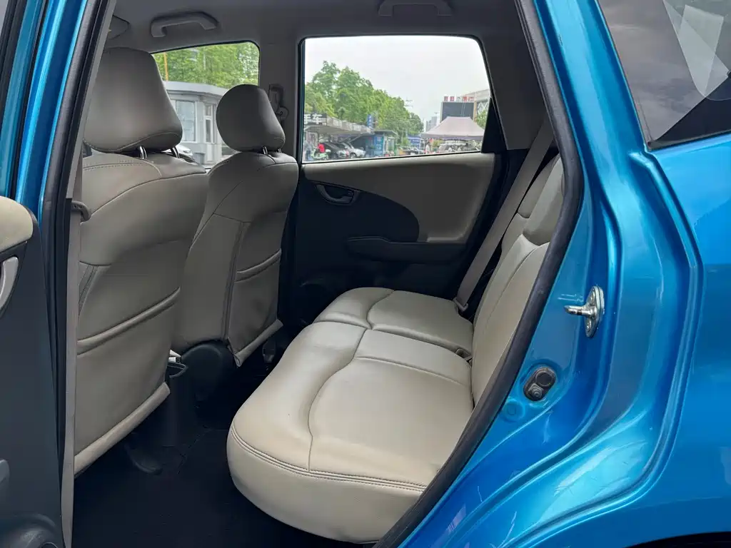 Honda Fit — миниатюра 8