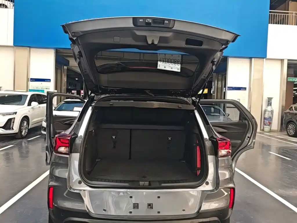 Chevrolet Tracker — миниатюра 19