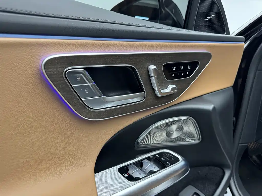 Mercedes-Benz E-Class — миниатюра 14