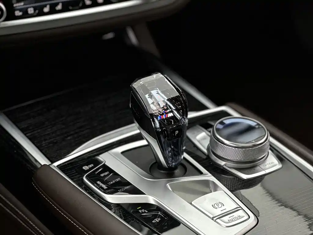 BMW 7 Series — миниатюра 5