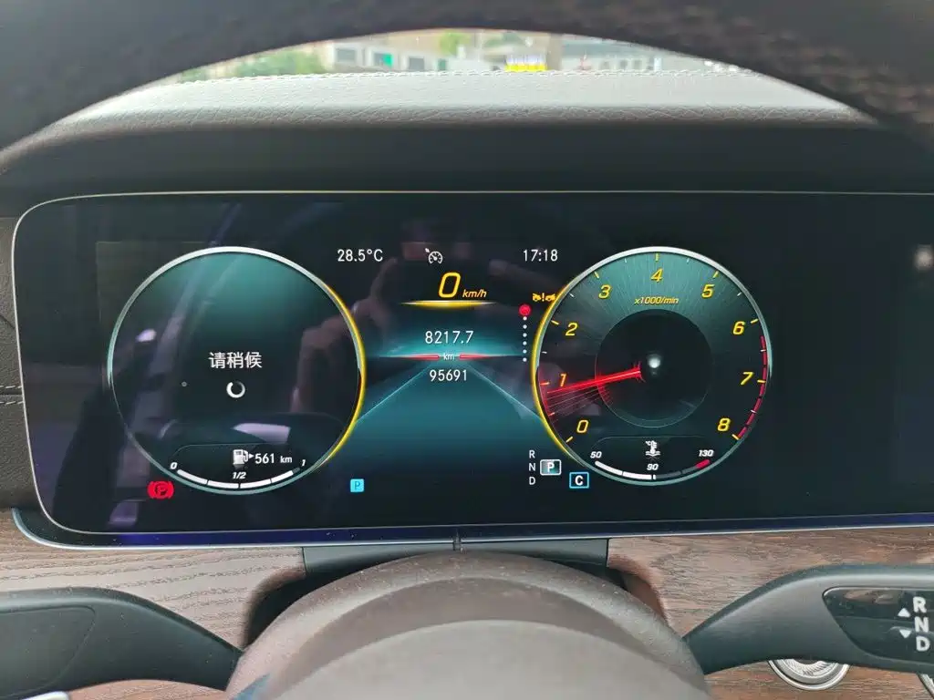 Mercedes-Benz E-Class — миниатюра 13