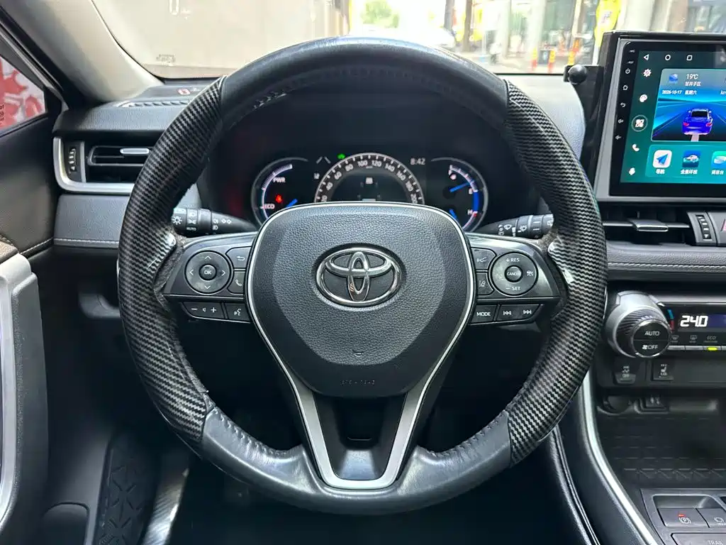 Toyota RAV4 — миниатюра 12