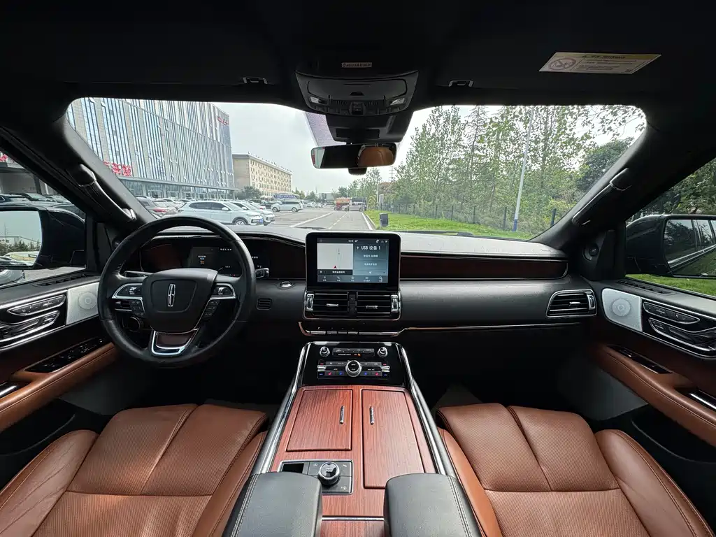 Lincoln Navigator — миниатюра 3