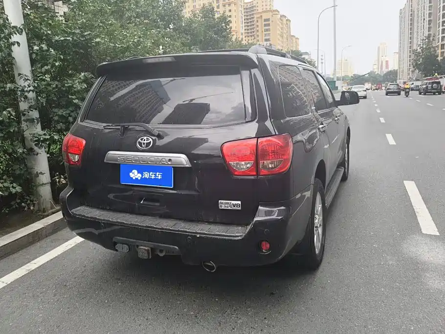 Toyota Sequoia — миниатюра 3