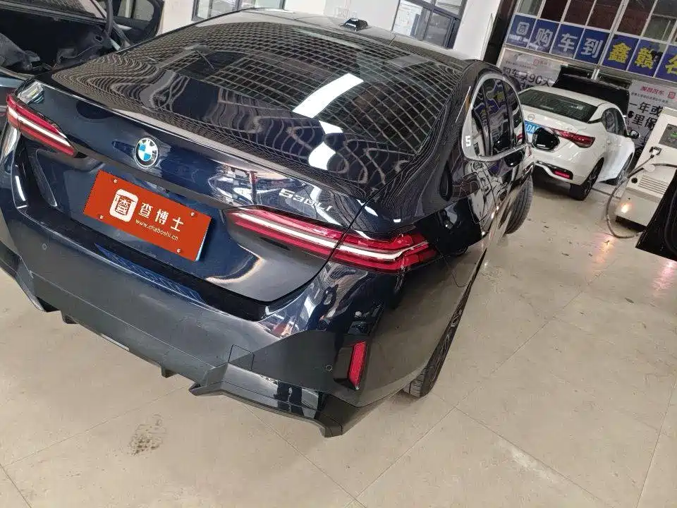 BMW 5 Series — миниатюра 2