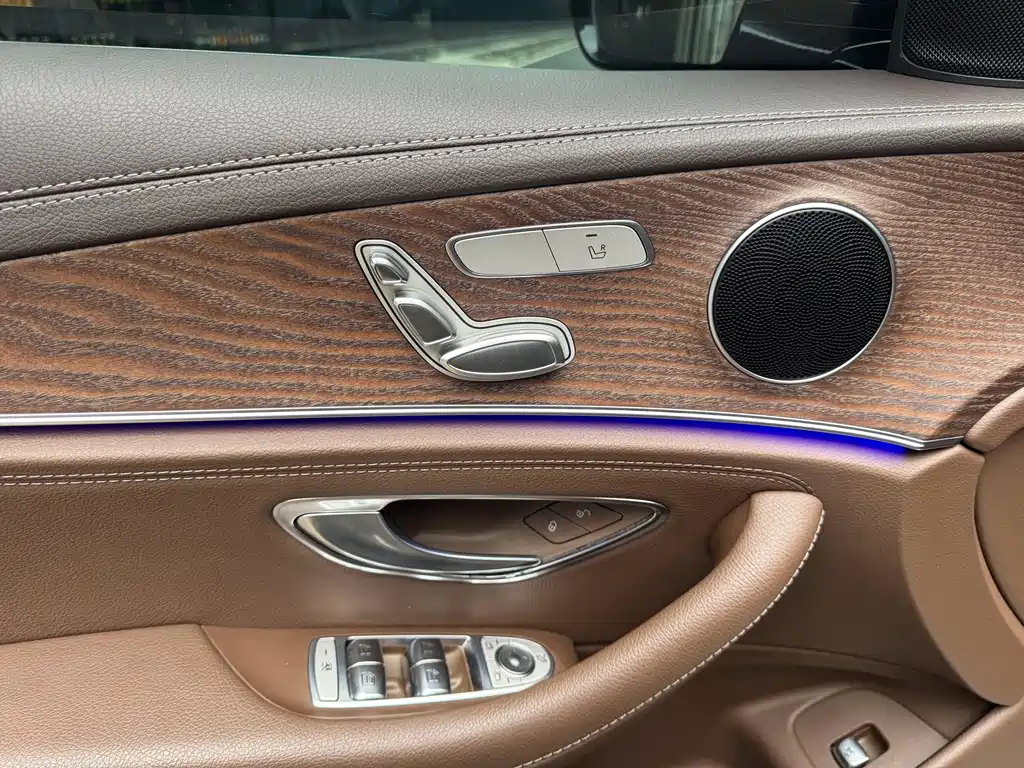 Mercedes-Benz E-Class — миниатюра 16