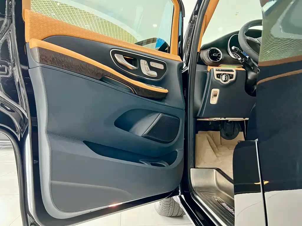 Mercedes-Benz V-Class — миниатюра 24