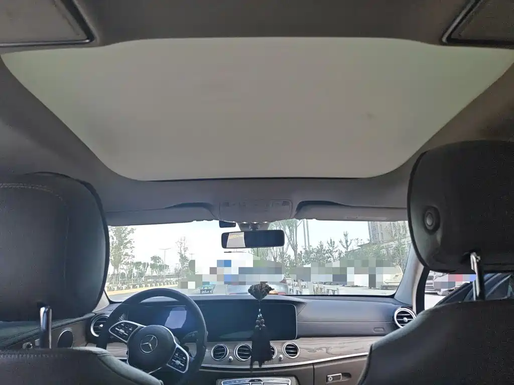 Mercedes-Benz E-Class — миниатюра 9