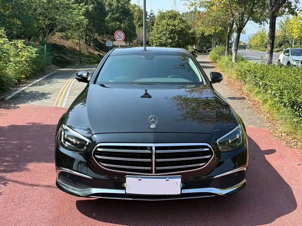 Mercedes-Benz E-Class — миниатюра 2