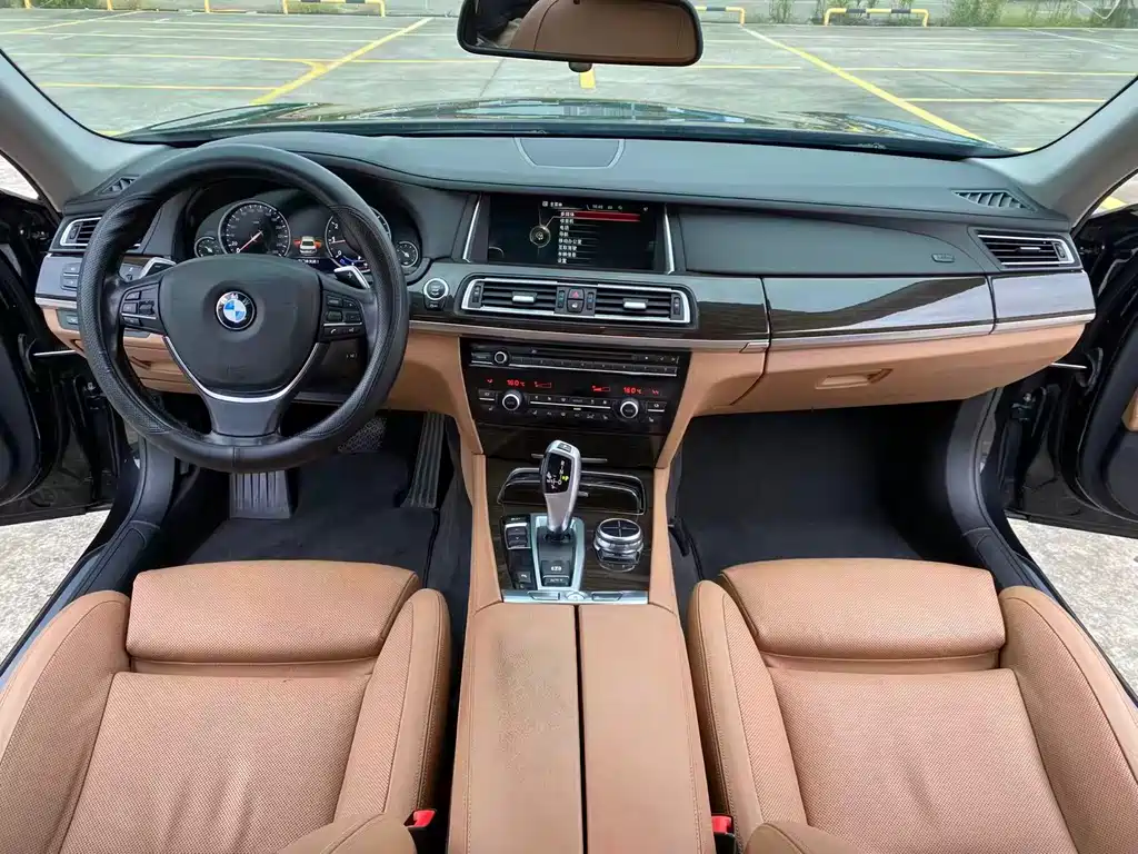 BMW 7 Series — миниатюра 4
