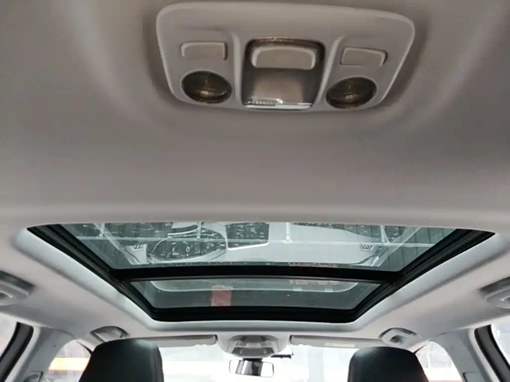 Peugeot 5008 — миниатюра 18