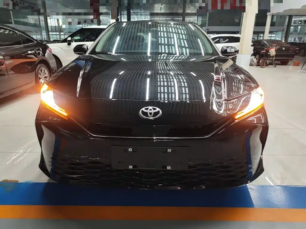 Toyota Camry — миниатюра 3