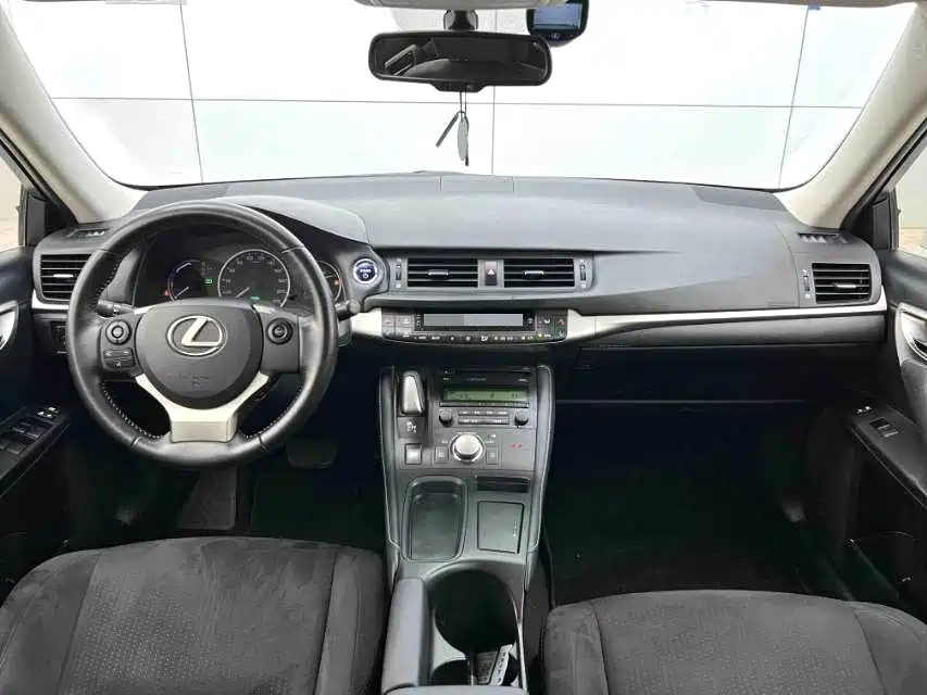 Lexus CT — миниатюра 3