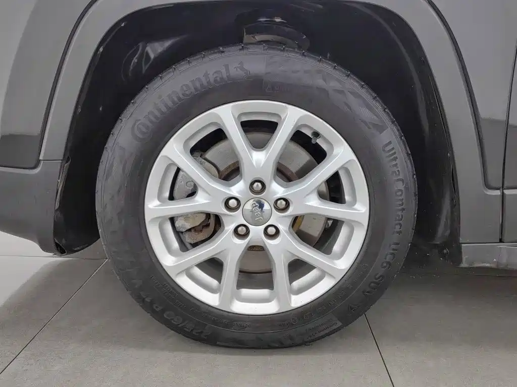 Jeep Cherokee — миниатюра 17