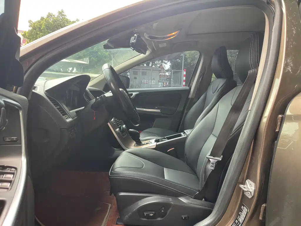 Volvo XC60 — миниатюра 5
