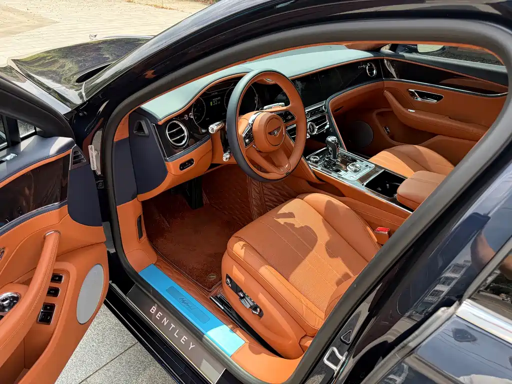 Bentley Flying Spur PHEV — миниатюра 9