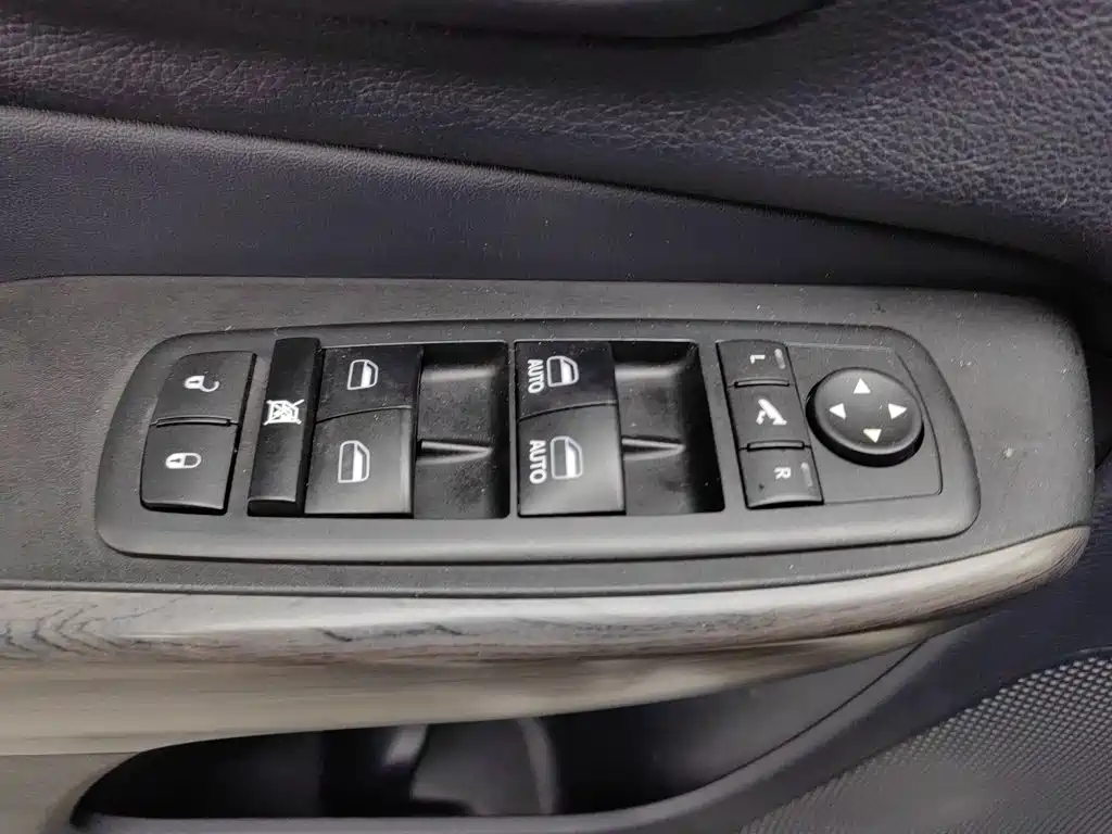 Jeep Cherokee — миниатюра 9