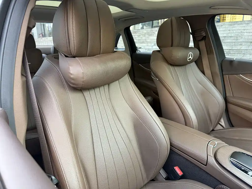 Mercedes-Benz E-Class — миниатюра 13