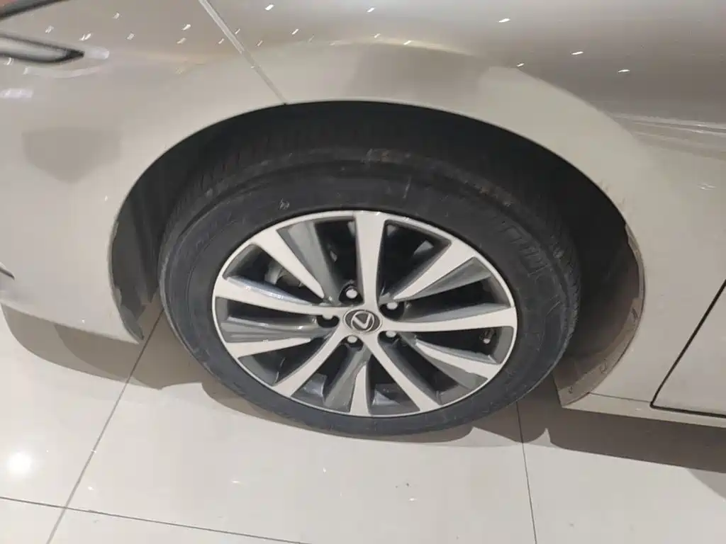 Lexus ES — миниатюра 23