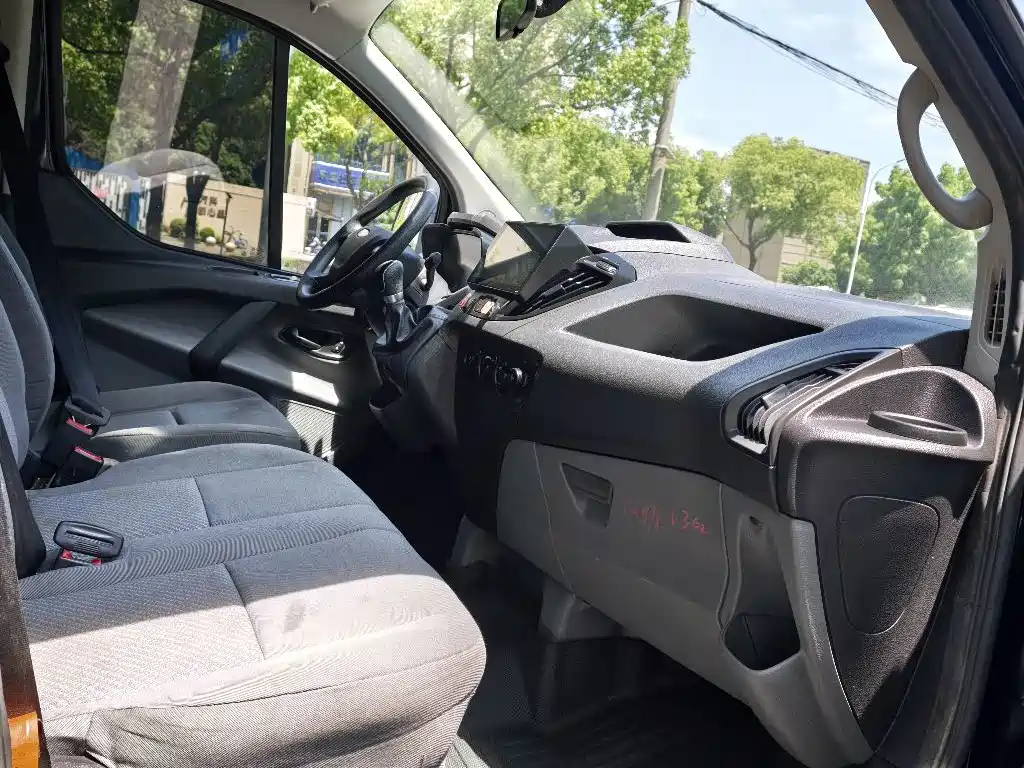 Ford Transit — миниатюра 9