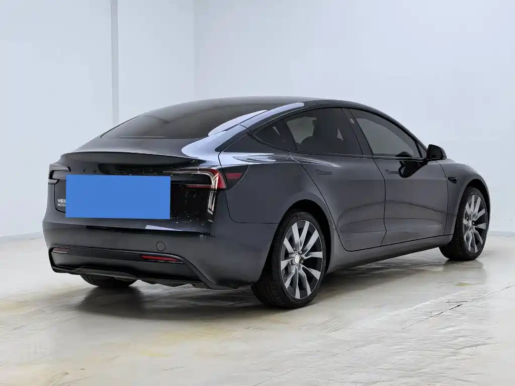 Tesla Model 3 — миниатюра 9