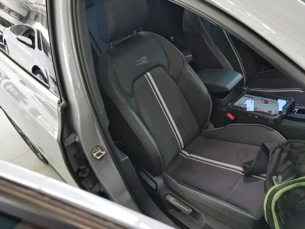 Volkswagen Golf — миниатюра 25