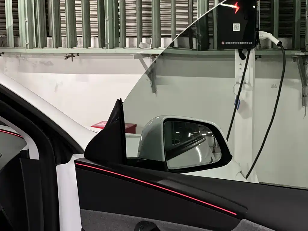 Tesla Model Y — миниатюра 17