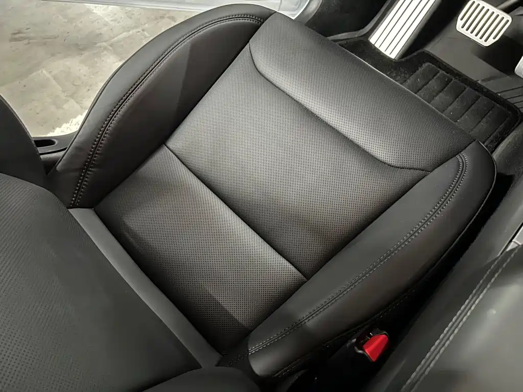 Tesla Model Y — миниатюра 10