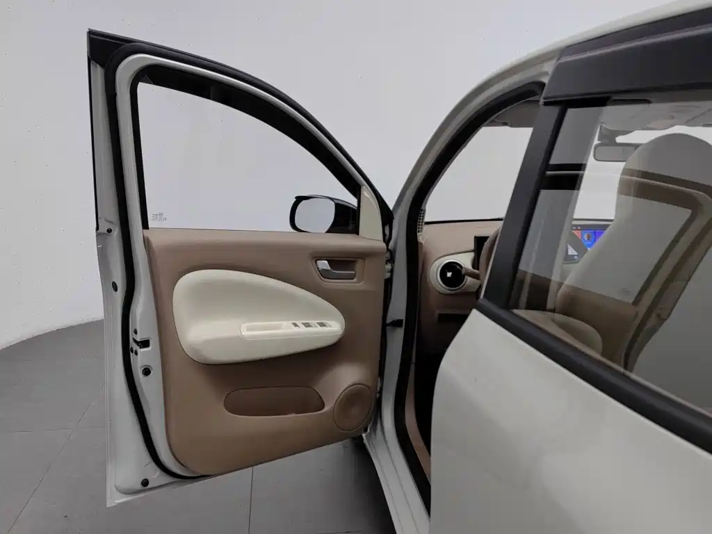 Wuling MINIEV — миниатюра 8