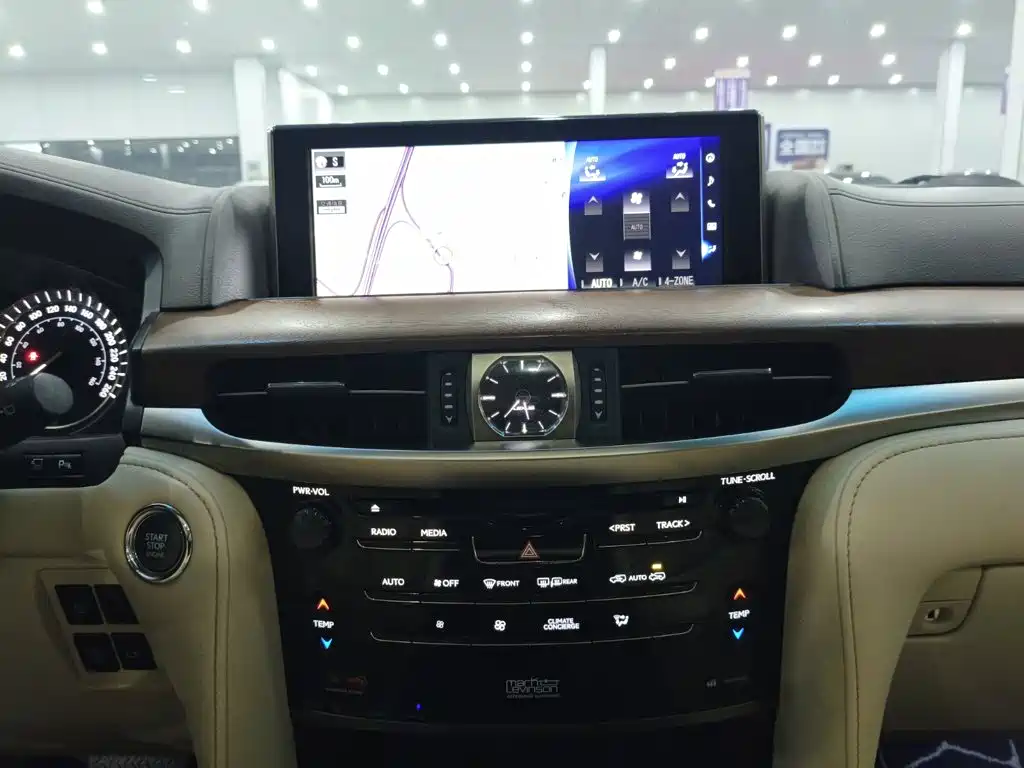 Lexus LX — миниатюра 11