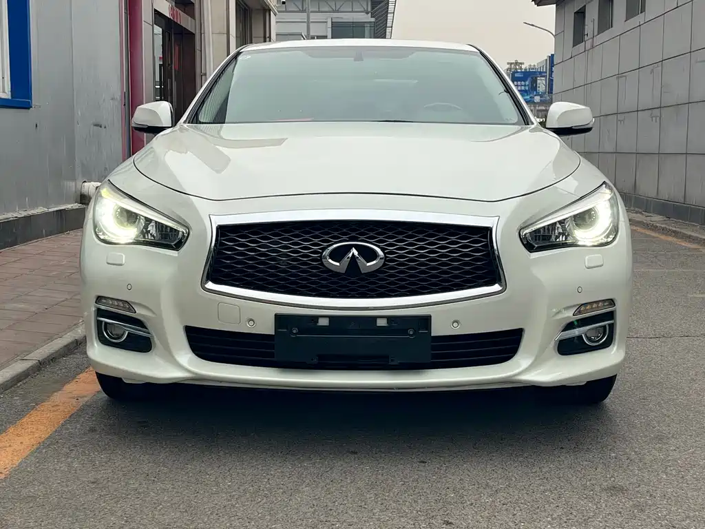 INFINITI Q50L