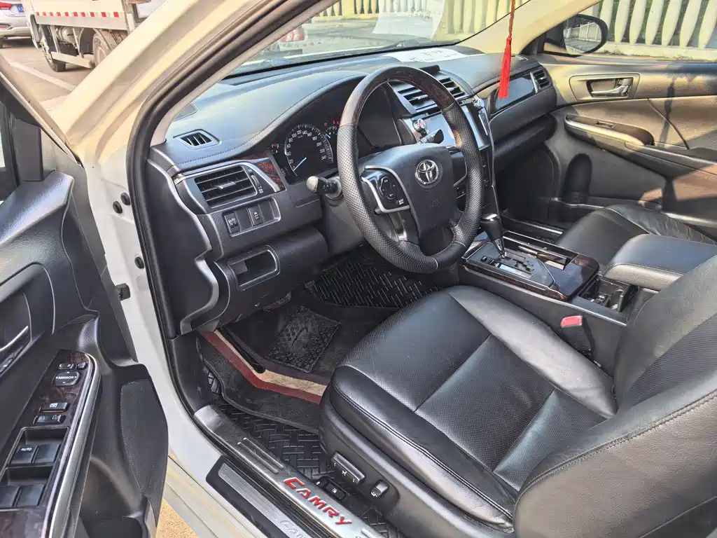 Toyota Camry — миниатюра 4
