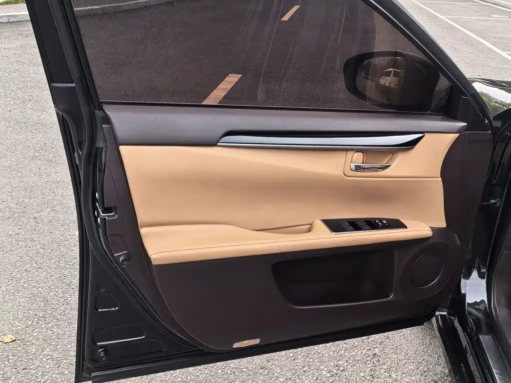 Lexus ES — миниатюра 15