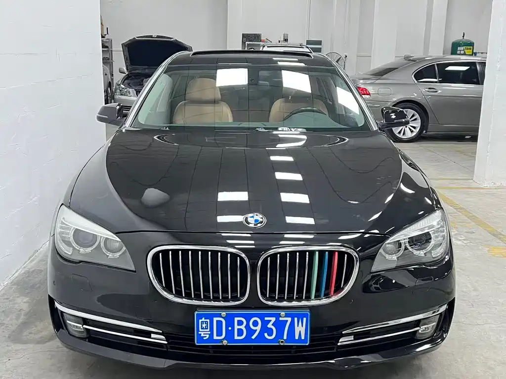 BMW 7 Series — миниатюра 2
