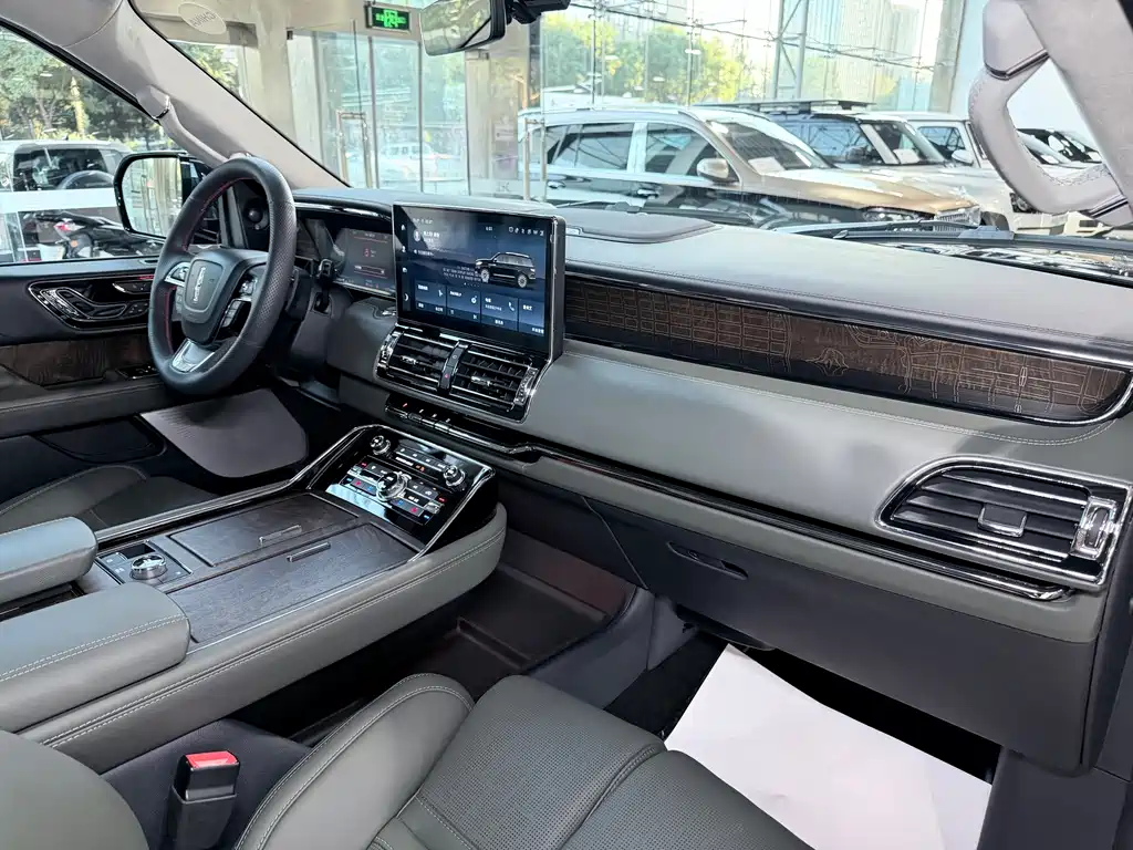 Lincoln Navigator — миниатюра 17