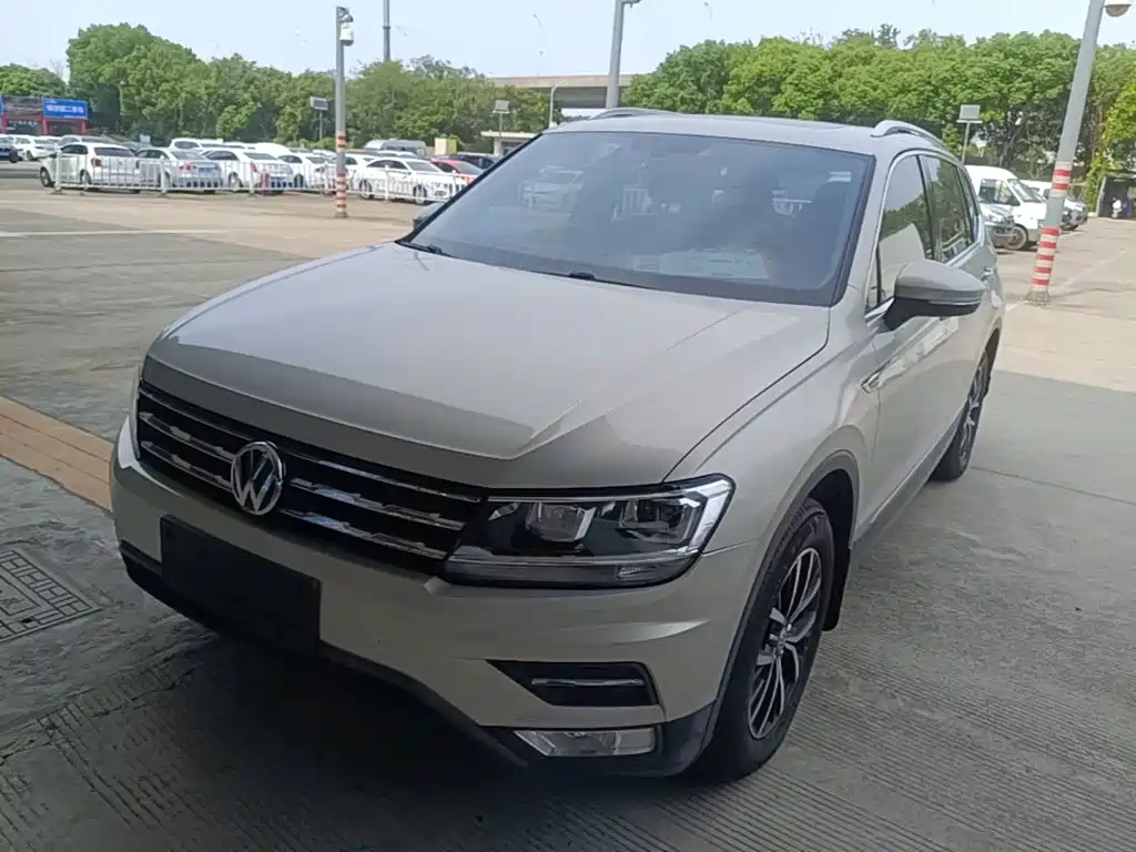 Volkswagen Tiguan L — миниатюра 2