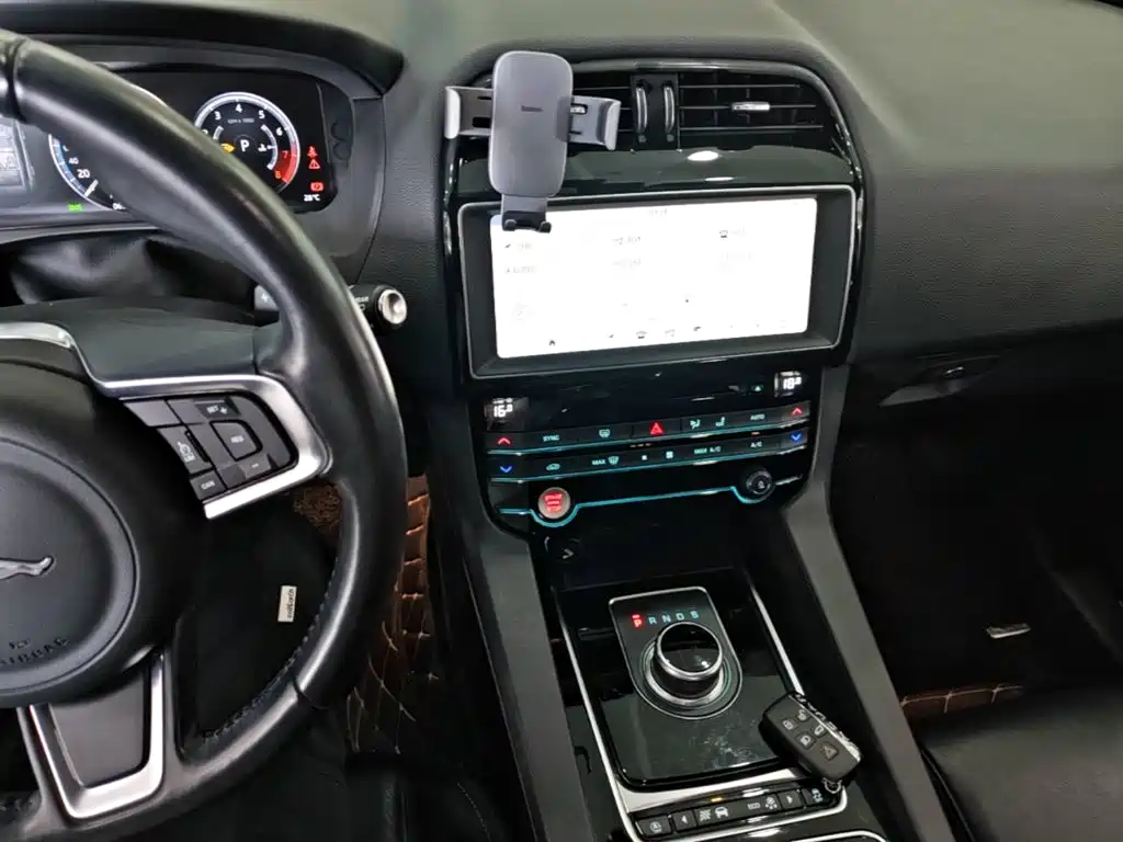 Jaguar F-PACE — миниатюра 13