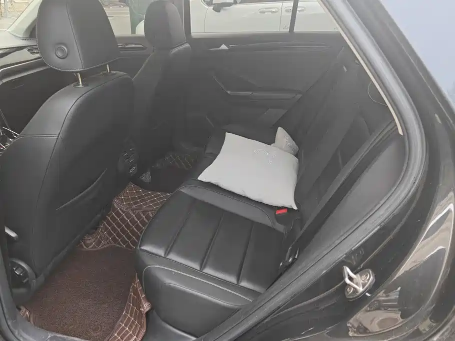 Volkswagen T-Roc — миниатюра 11