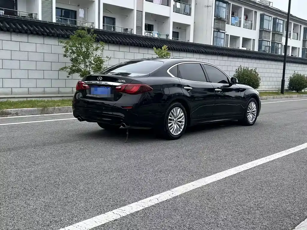 Infiniti Q70 — миниатюра 4