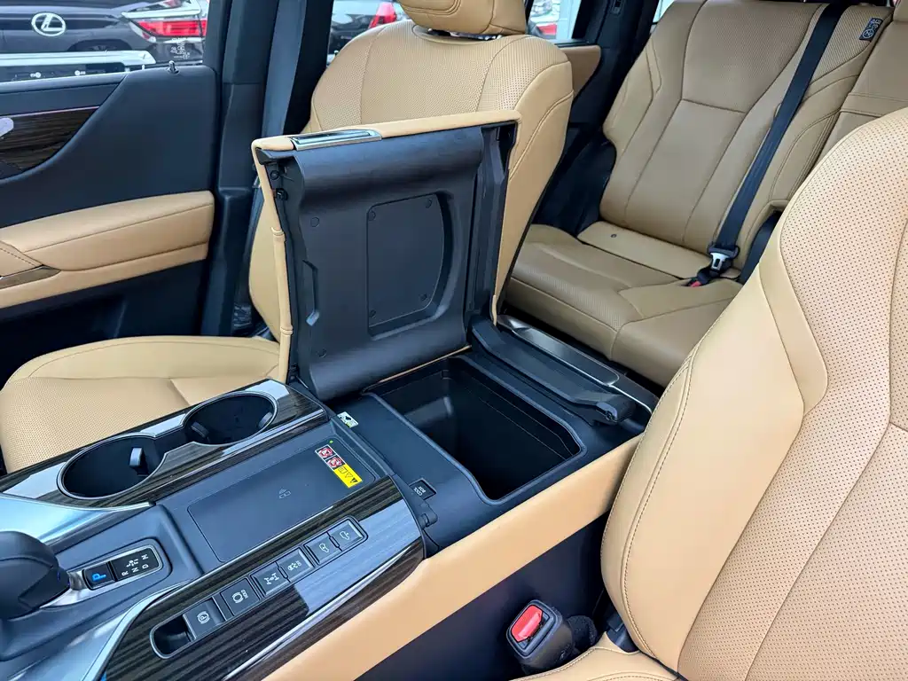 Lexus LX — миниатюра 12