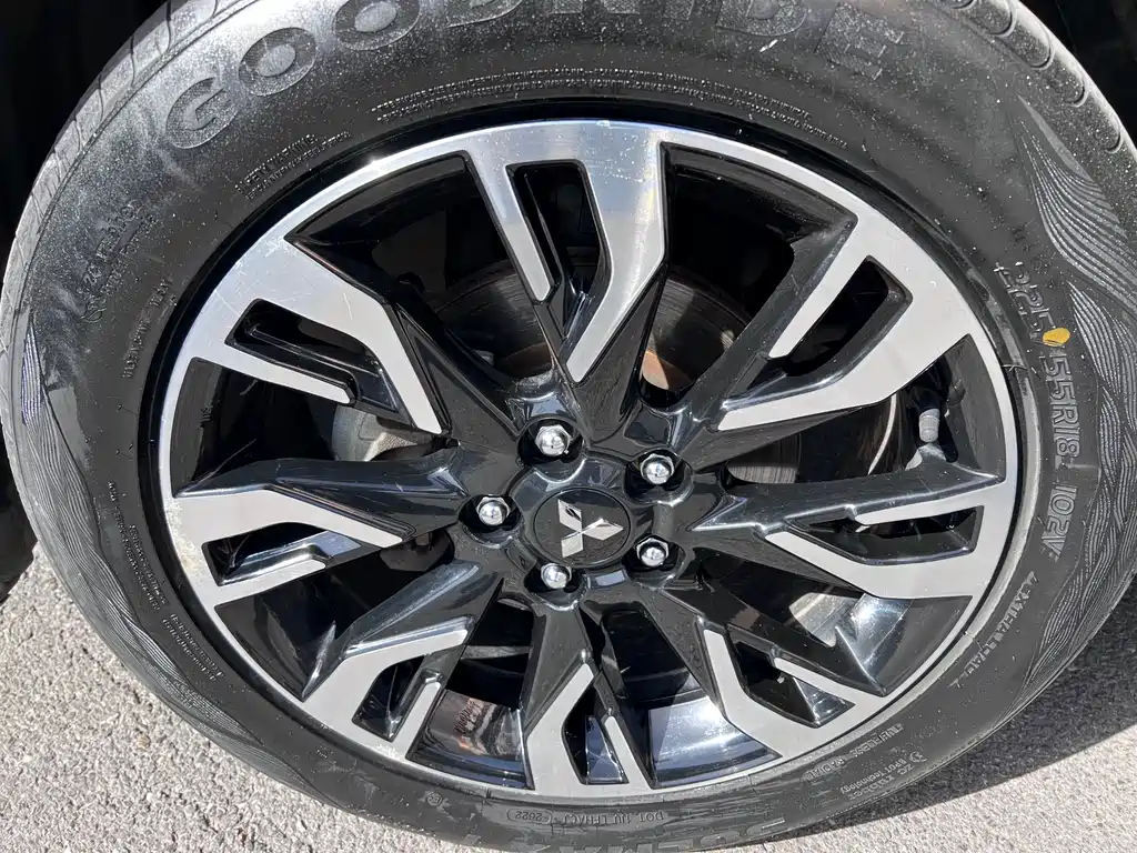 MITSUBISHI OUTLANDER